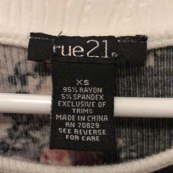 Floral Top Juniors - Picture 3 of 4